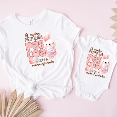 T-shirt e body brancos para bebé e adulto com estampa de coelho e texto em português