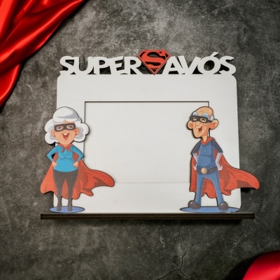 Porta-retrato para foto com tema de super-avôs e tecido vermelho ao fundo