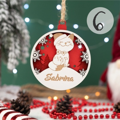 Enfeite de Natal de madeira com figura de gato e nome Sabrina
