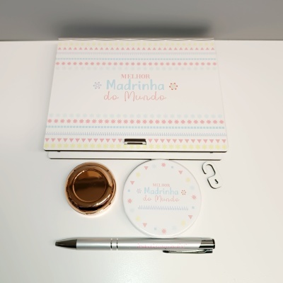 Conjunto de presente para madrinha com padrões coloridos e pen prateada