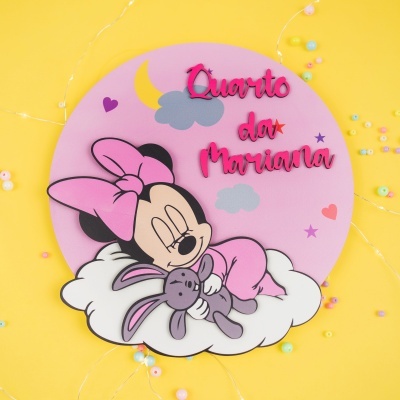 Placa decorativa redonda cor-de-rosa com Minnie Mouse e texto Quarto da Mariana