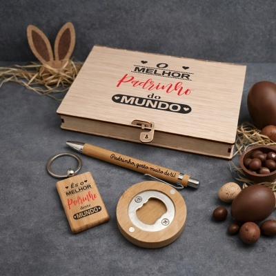 Conjunto de presente para padrinho com caixa, chaveiro, caneta e abridor em madeira