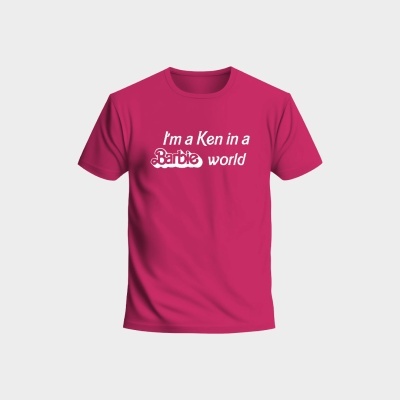 T-shirt rosa com texto branco Im a Ken in a Barbie world
