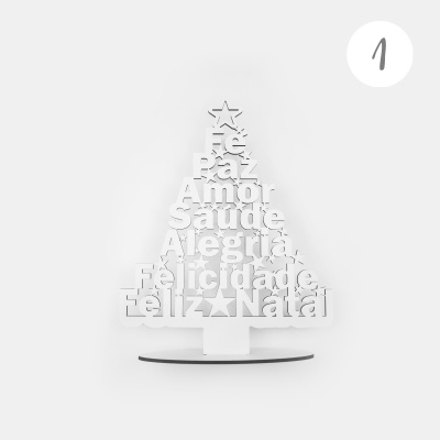 Árvore de Natal branca feita de letras em português destacando palavras como Fé, Paz, Amor, Saúde, Alegria e Feliz Natal