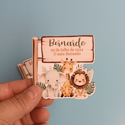 Cartão decorativo para batizado com animais e texto em português
