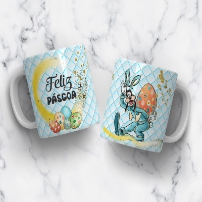 Canecas brancas com padrão tipo rede azul e pérolas, uma com texto Feliz Páscoa, outra com coelho da Páscoa em fundo mármore.