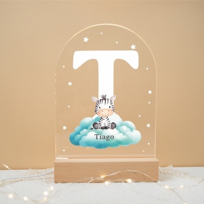 Abajur decorativo com desenho de zebra, letra T e nome Tiago