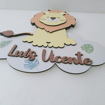 Placa decorativa de parede com leão e nome Luis Vicente