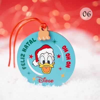 Etiqueta natalícia redonda com Pato Donald e texto colorido