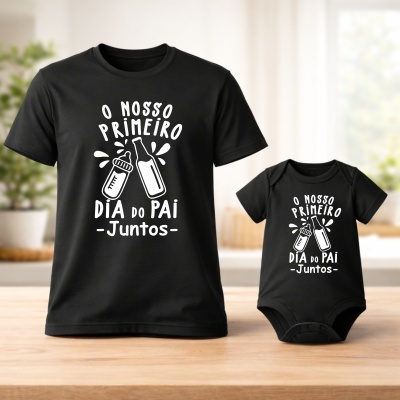 Conjunto de t-shirt preta para adulto e bodysuit preta para bebé com texto e ilustrações brancas.