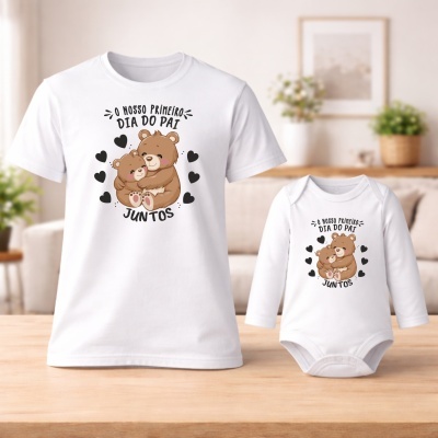 Conjunto de camisola branca e body branco com desenho de ursos abraçados e texto em português.