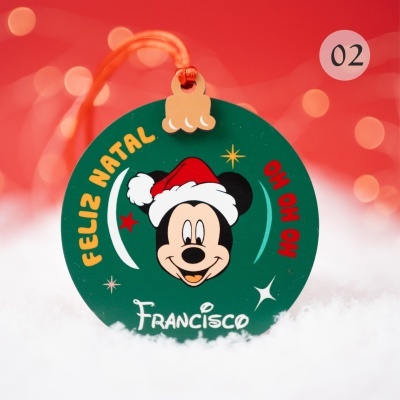Enfeite de Natal verde com Mickey e texto Feliz Natal Francisco