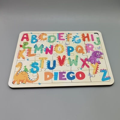 Puzzle infantil com letras do alfabeto e dinossauros coloridos