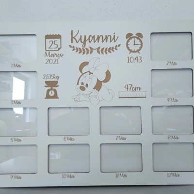 Moldura branca para 12 fotos com tema Minnie e dados de nascimento