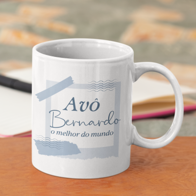 Caneca branca com texto azul Avô Bernardo o melhor do mundo