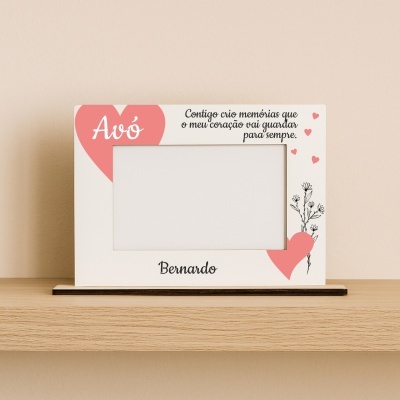 Moldura para fotografias com coração rosa e texto em português para a avó
