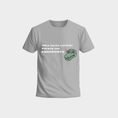 T-shirt cinzenta com texto branco e desenho de crocodilo com óculos