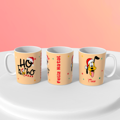 Três canecas cerâmicas de Natal com decoração do personagem Pluto e texto Feliz Natal.