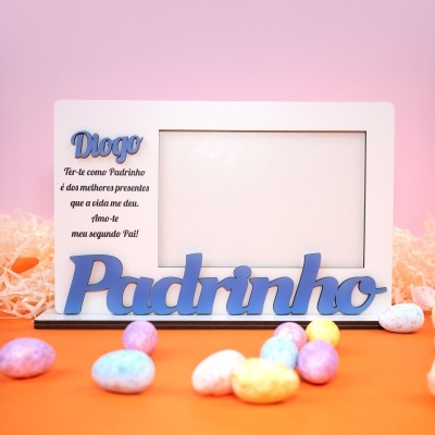 Moldura branca personalizada com nome Diogo e texto para padrinho com ovos coloridos