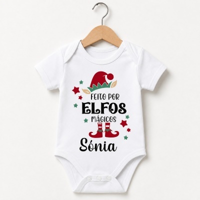 Body branco de bebé com desenho e texto de Natal em cores variadas