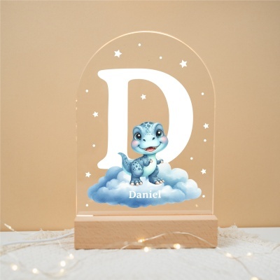 Abajur com dinossauro azul, letra D e nome Daniel