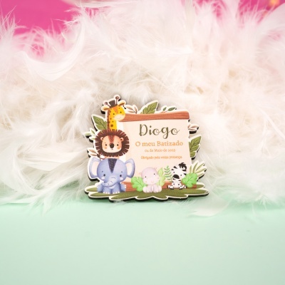 Convite para batizado com desenhos de animais e texto personalizado