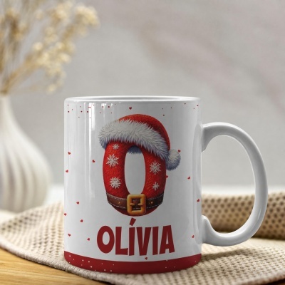 Caneca branca com letra O festiva vermelho e branco e texto OLÍVIA
