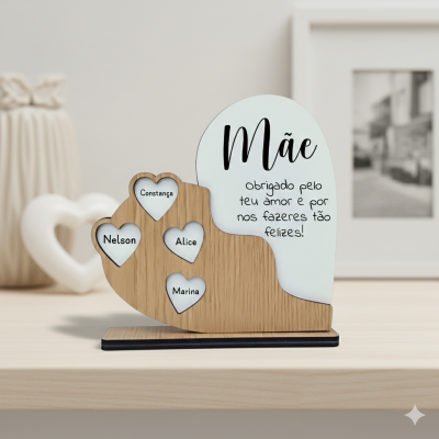 Objeto decorativo para mãe em madeira com corações e texto