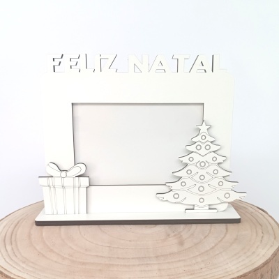 Moldura branca com decoração de Natal e palavras FELIZ NATAL