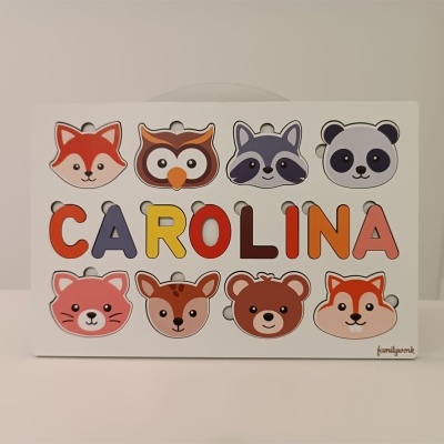 Quebra-cabeças em madeira com letras coloridas e desenhos de cabeças de animais