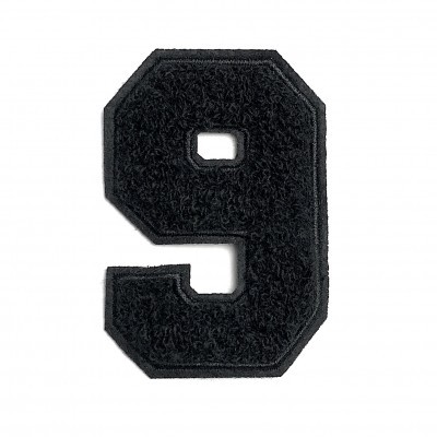 Patch número 9 preto em tecido felpudo sobre fundo branco
