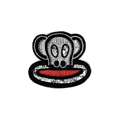 Emblema bordado de rosto de macaco estilizado preto, branco e vermelho com detalhes prateados