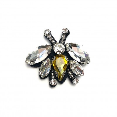 Broche em forma de inseto com pedras brilhantes coloridas e base preta