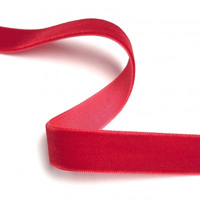 Fita de veludo vermelha ondulada