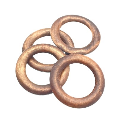 Quatro argolas metálicas cobre