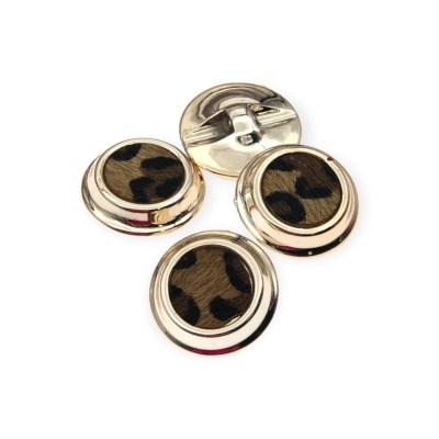 Botões redondos em metal dourado com centro animal print