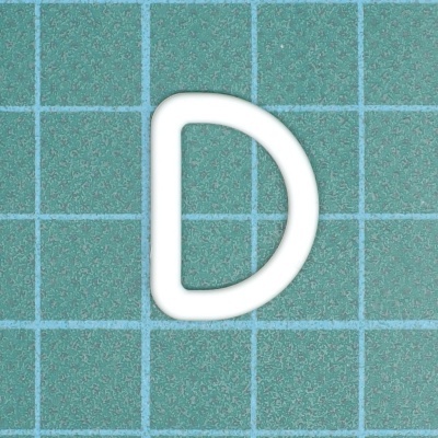 Letra D branca sobre fundo azul com padrão quadriculado