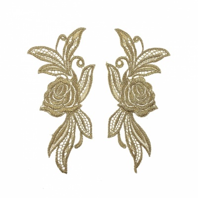 Apliques em renda dourada com flores e folhas