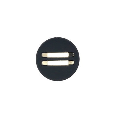 Botão redondo preto com detalhes metálicos