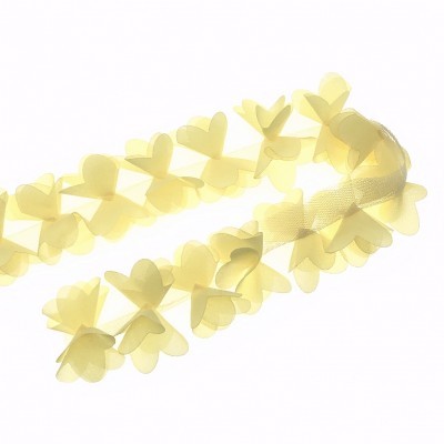 Fita decorativa amarela com corações em tecido translúcido