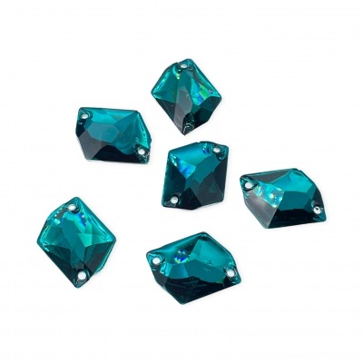 Pedras decorativas facetadas azul-turquesa em forma de losango com dois furos para costura