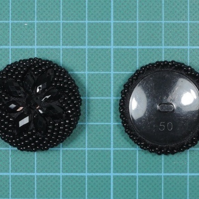 Dois botões decorativos pretos redondos