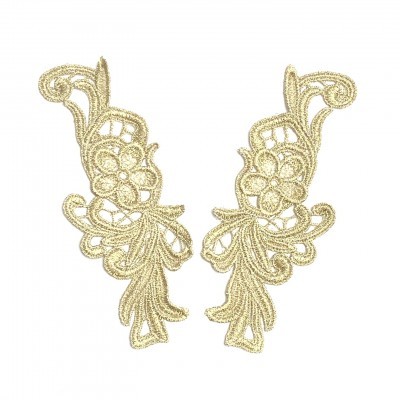Par de apliques decorativos em renda dourada com padrão floral