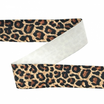 Fita têxtil padrão pele de leopardo castanho e preto com verso liso bege