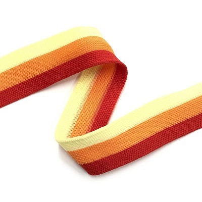 Fita têxtil colorida com riscas em amarelo, laranja e vermelho
