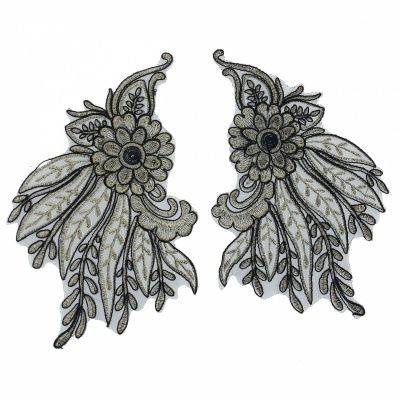 Aplicações bordadas florais cinza, branco, preto e dourado