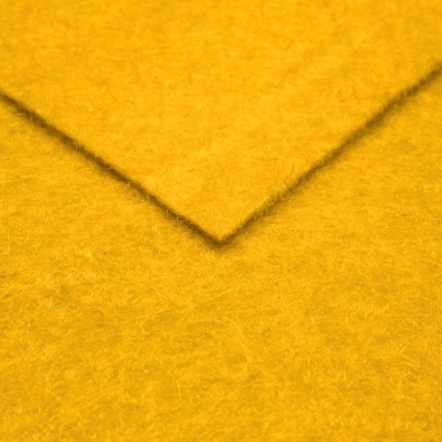 tecido amarelo felpudo com textura suave