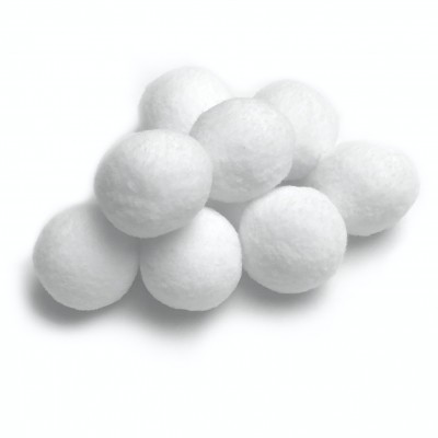 Oito bolas brancas de esferovite sobre fundo branco