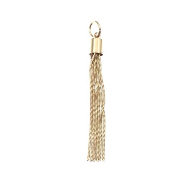 Tassel dourado com várias correntes finas e argola no topo
