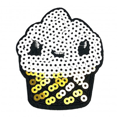 Aplicação em tecido de cupcake com lantejoulas douradas e brancas